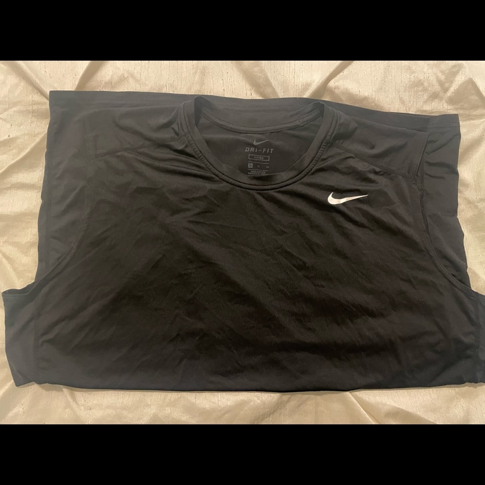 Nike dry fit sleeveless men’s shirt size XL